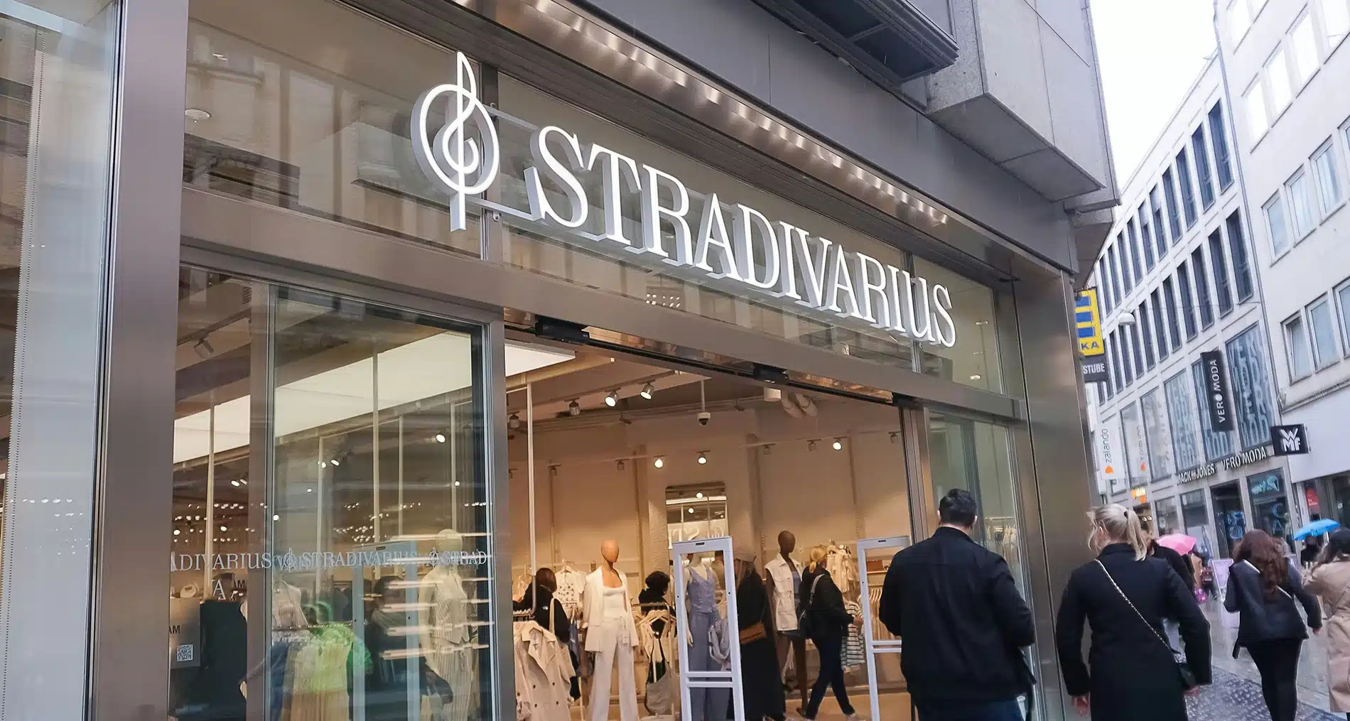 Banner 1 - Stradivarius Ireland