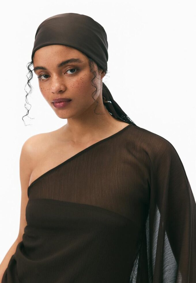 Asymmetric Cape Asymmetric Cape