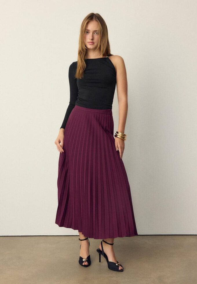 Asymmetric T-Shirt with Metal Buckle Asymmetric T-Shirt with Metal Buckle