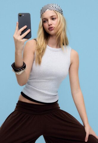 B04 Basic Fitted Sleeveless Top