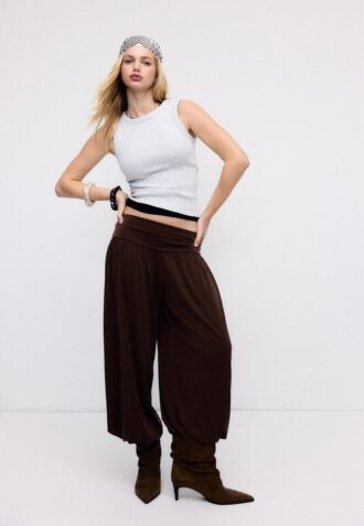 B04 Basic Fitted Sleeveless Top