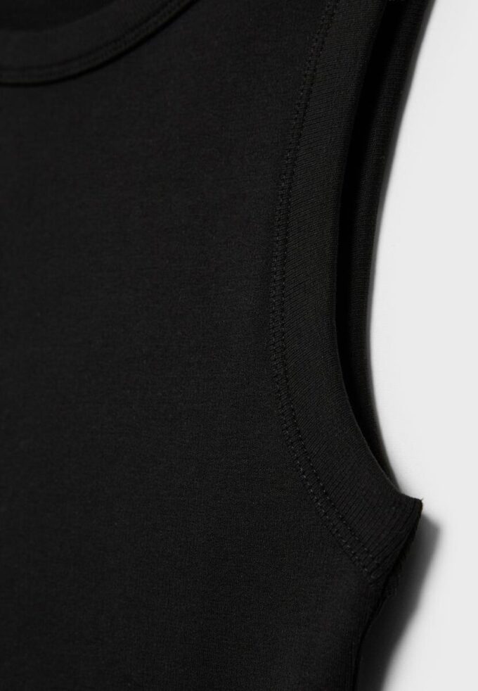 B04 Basic Fitted Sleeveless Top