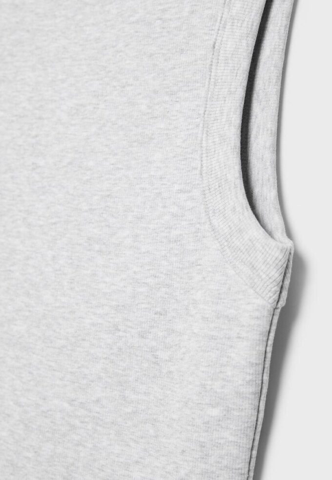 B04 Basic Fitted Sleeveless Top