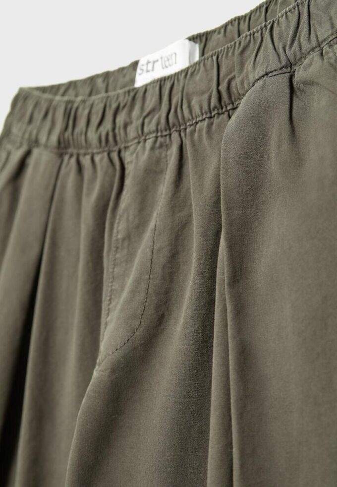 Barrel Poplin Trousers with Stoppers Barrel Poplin Trousers with Stoppers