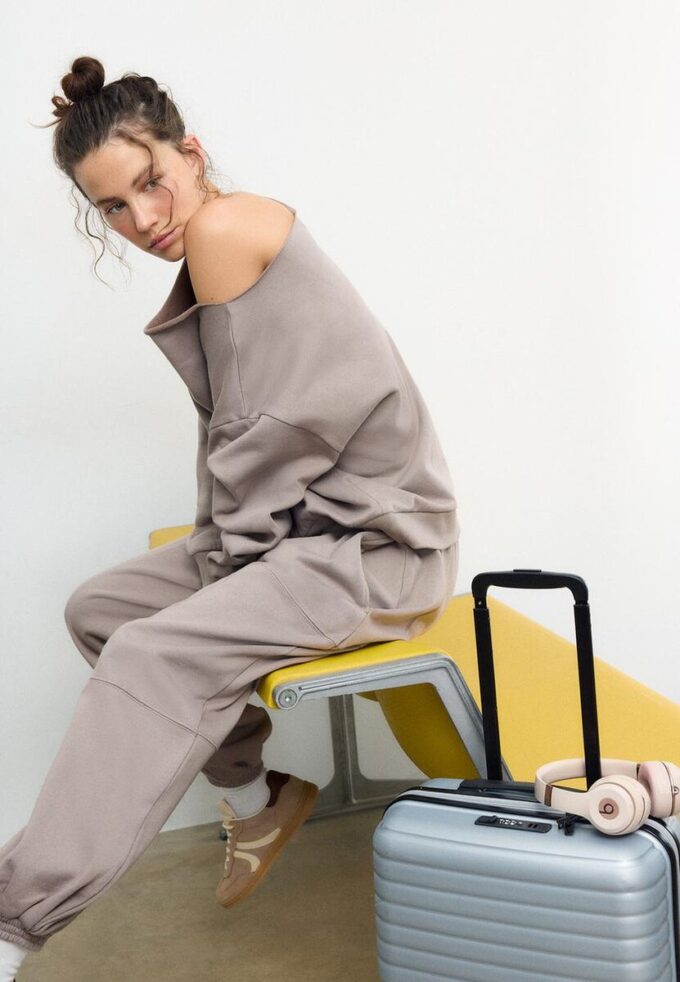 Basic Off-The-Shoulder Sweatshirt