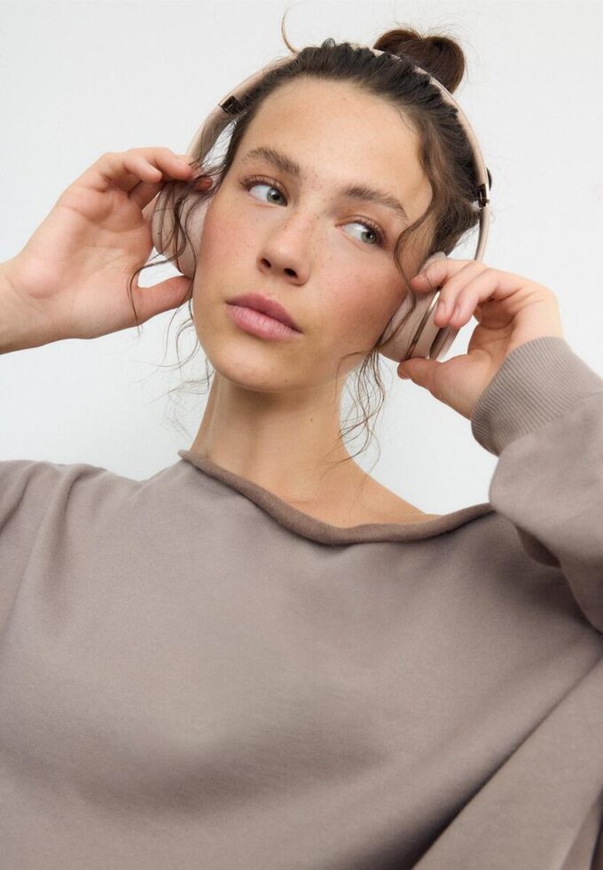 Basic Off-The-Shoulder Sweatshirt