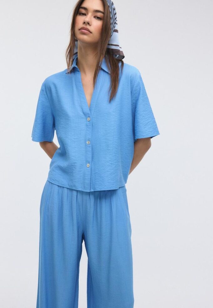 Button-Up Flowing Shirt Button-Up Flowing Shirt