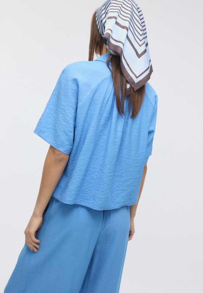Button-Up Flowing Shirt Button-Up Flowing Shirt