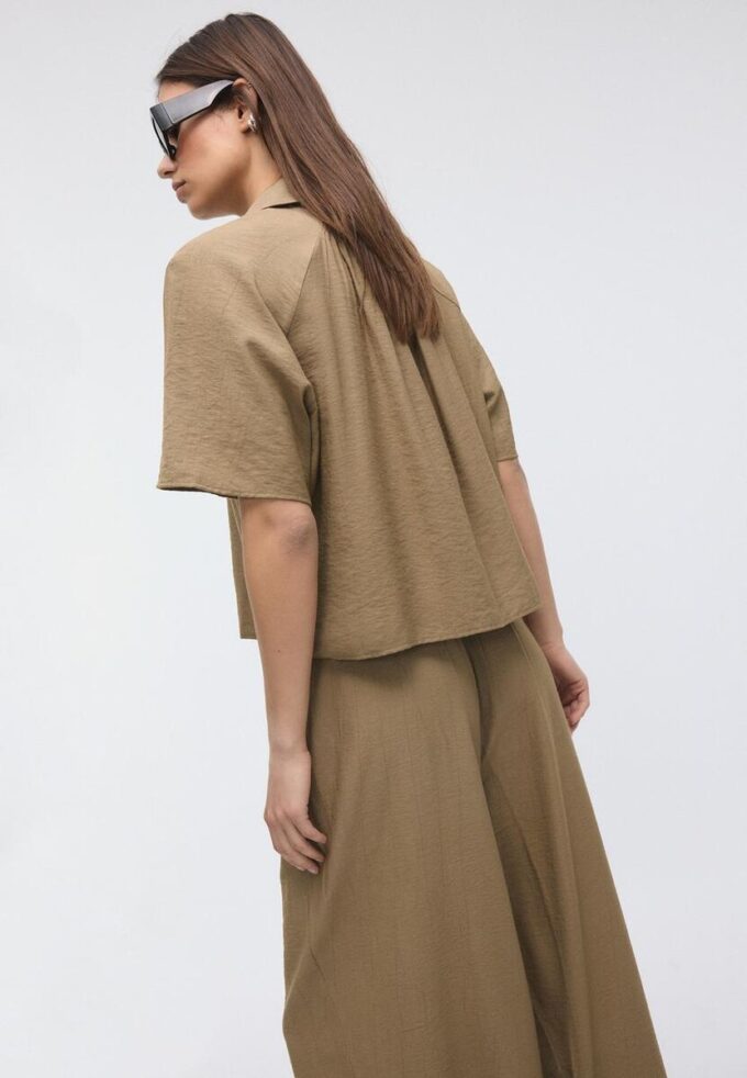 Button-Up Flowing Shirt Button-Up Flowing Shirt