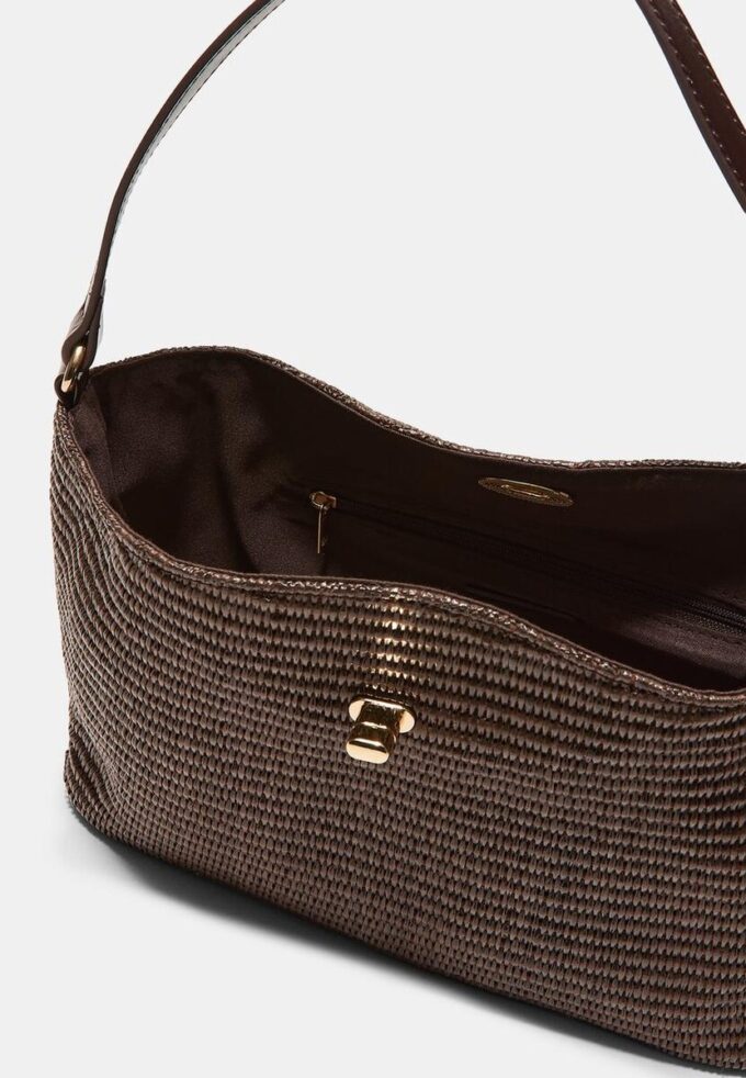 Crochet Shoulder Bag with Metal Fastening Crochet Shoulder Bag with Metal Fastening