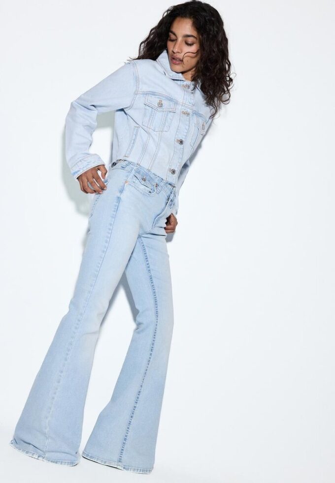 D04 Low Rise Flared Jeans D04 Low Rise Flared Jeans