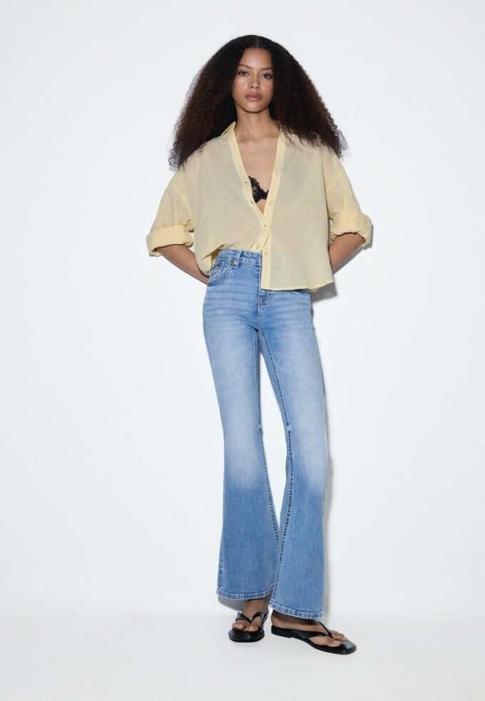 D04 Low Rise Flared Jeans D04 Low Rise Flared Jeans