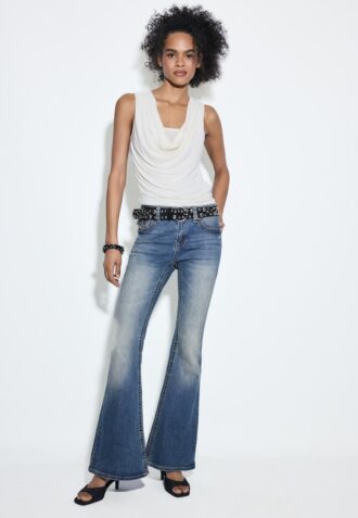 D04 Low Rise Flared Jeans
