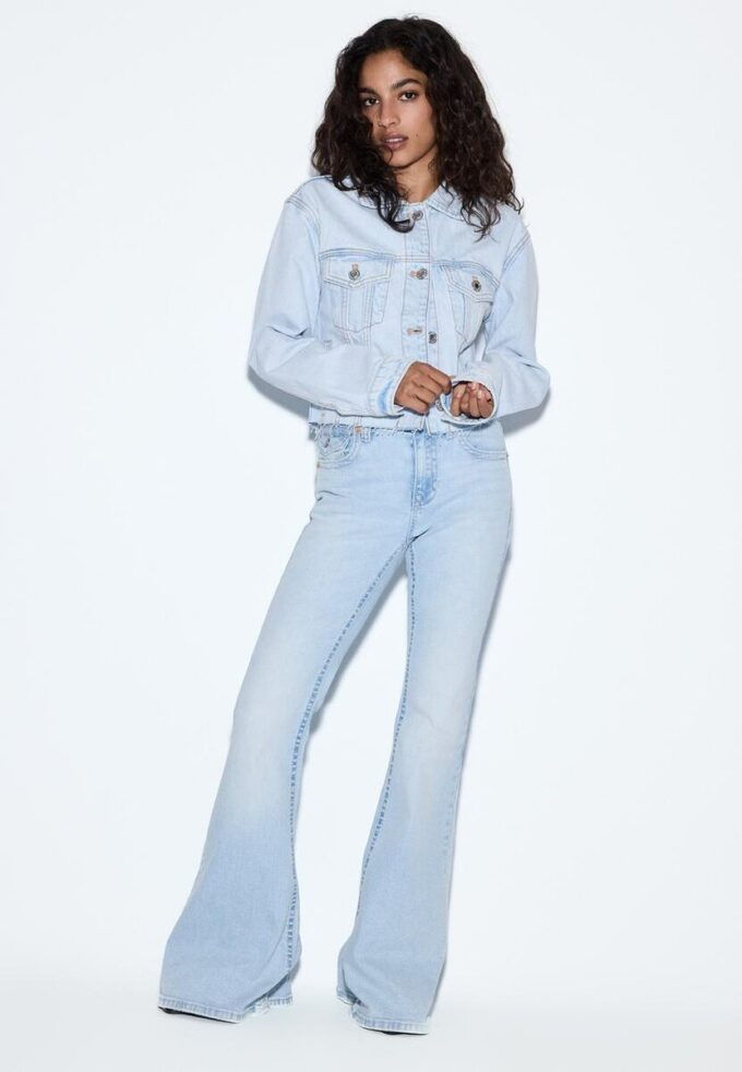 D04 Low Rise Flared Jeans D04 Low Rise Flared Jeans