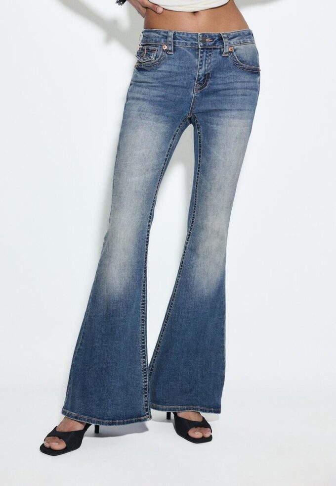 D04 Low Rise Flared Jeans D04 Low Rise Flared Jeans