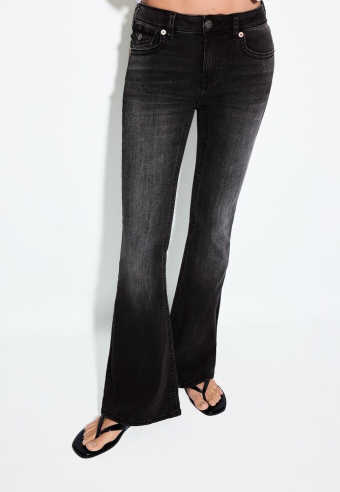 D04 Low Rise Flared Jeans D04 Low Rise Flared Jeans