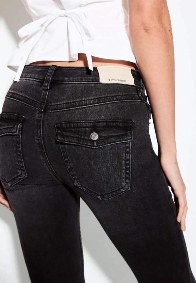 D04 Low Rise Flared Jeans D04 Low Rise Flared Jeans