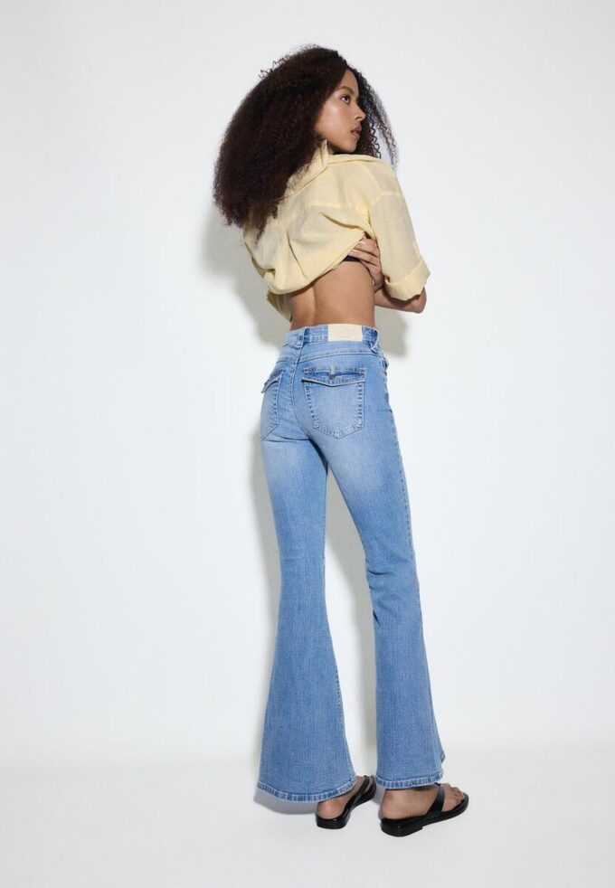 D04 Low Rise Flared Jeans D04 Low Rise Flared Jeans