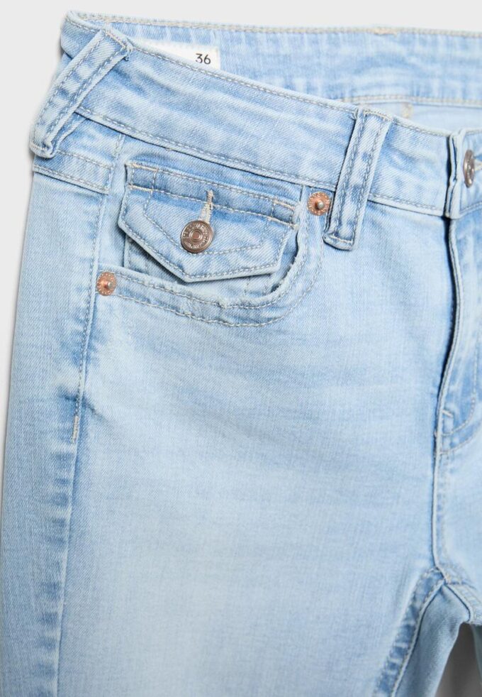 D04 Low Rise Flared Jeans D04 Low Rise Flared Jeans