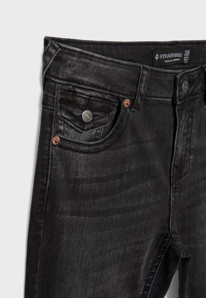 D04 Low Rise Flared Jeans D04 Low Rise Flared Jeans