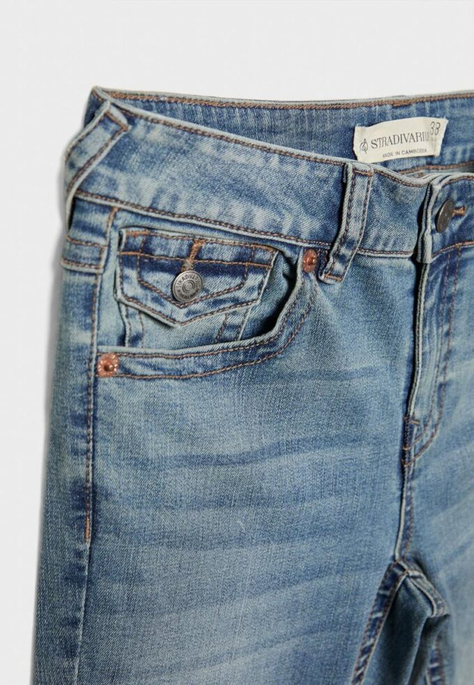 D04 Low Rise Flared Jeans D04 Low Rise Flared Jeans