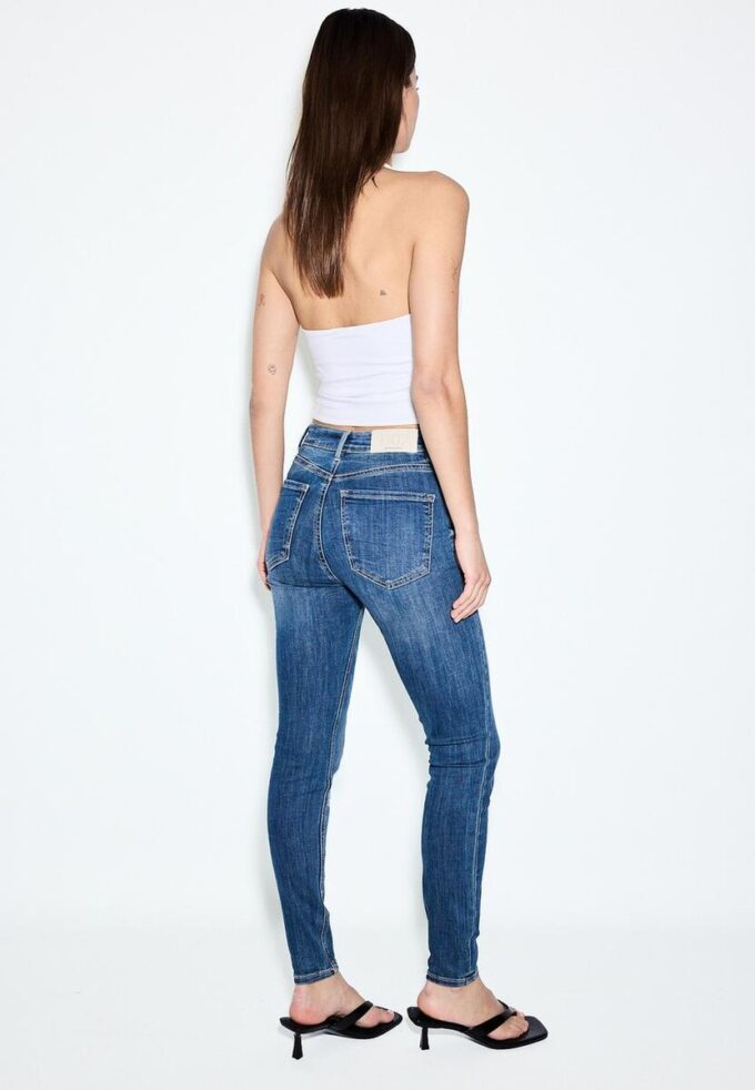 D07 High-Waist Jeans D07 High-Waist Jeans