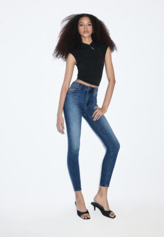 D07 Regular Waist Skinny Jeans