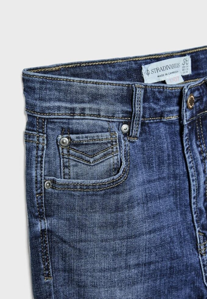D07 Regular Waist Skinny Jeans