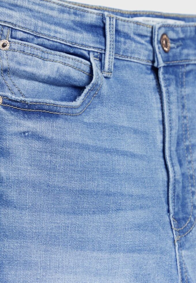 D07 Regular Waist Skinny Jeans