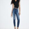 D07 Regular Waist Skinny Jeans