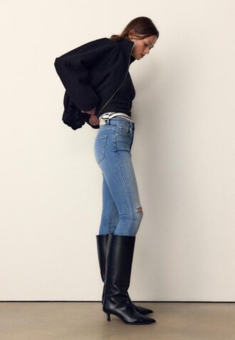 D07 Regular Waist Skinny Jeans