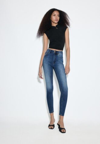 D07 Regular Waist Skinny Jeans