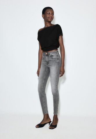 D07 Regular Waist Skinny Jeans