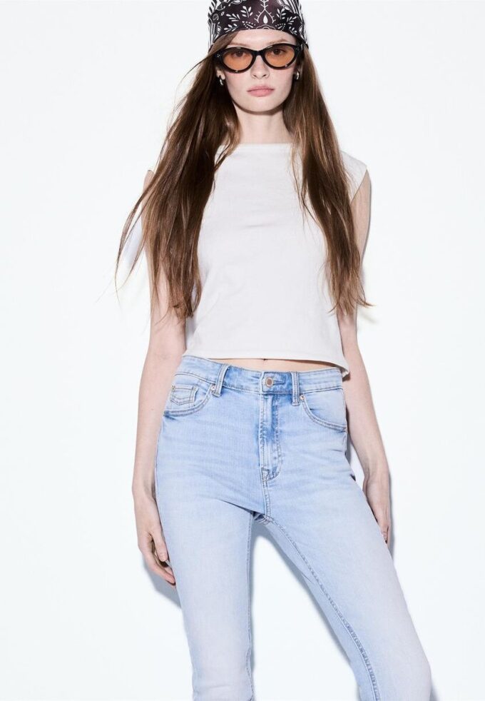 D07 Regular Waist Skinny Jeans