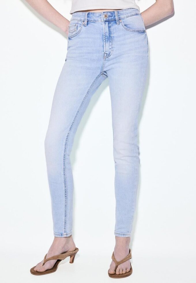 D07 Regular Waist Skinny Jeans