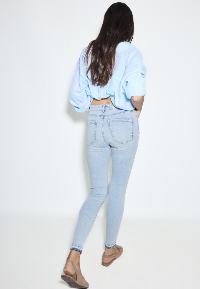 D07 Regular Waist Skinny Jeans