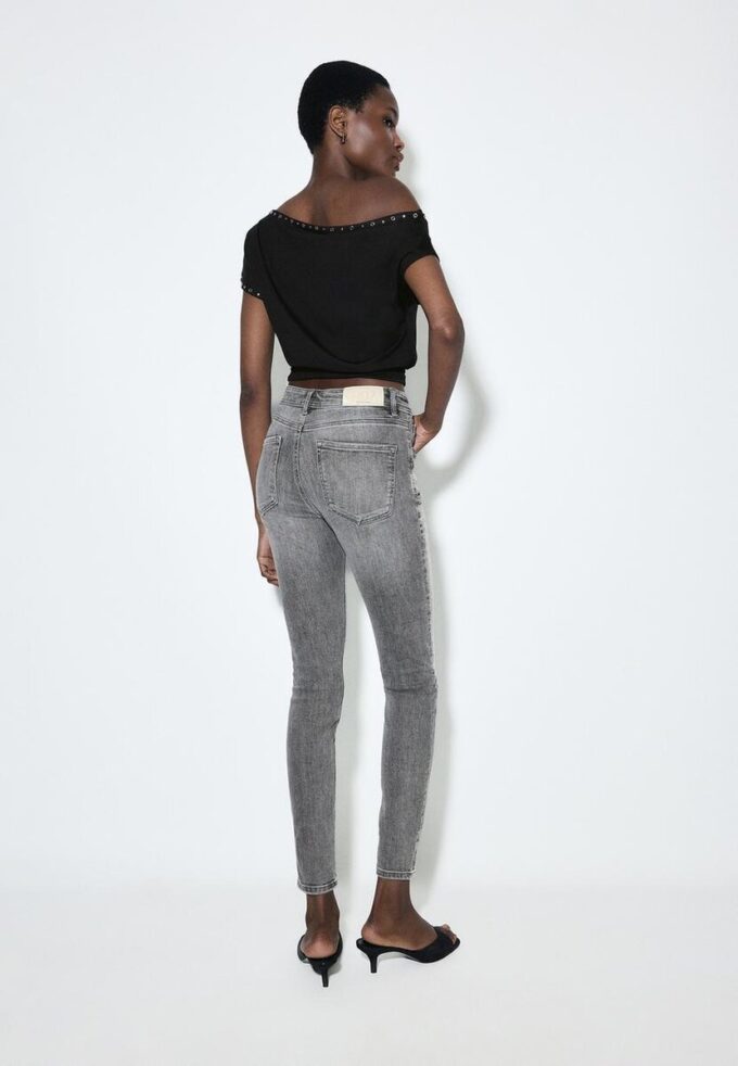 D07 Regular Waist Skinny Jeans