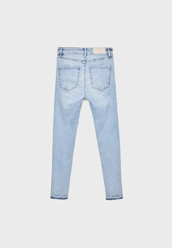D07 Regular Waist Skinny Jeans