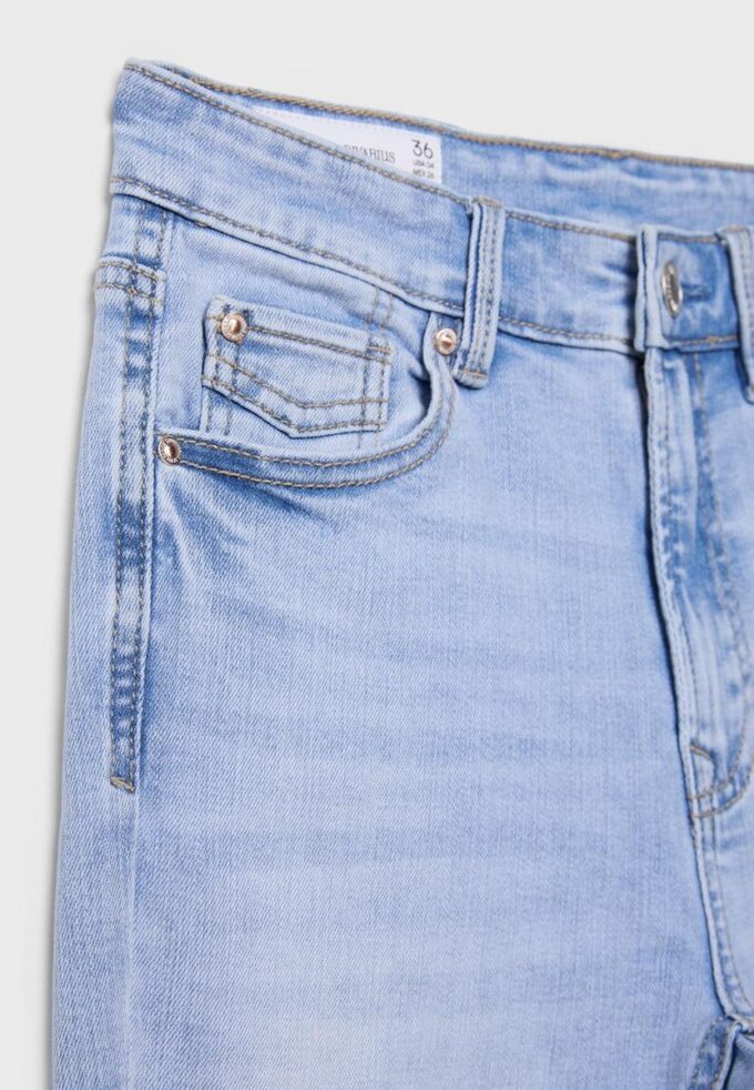 D07 Regular Waist Skinny Jeans