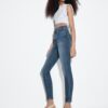 D09 Super High-Waist Skinny Jeans