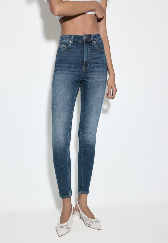 D09 Super High-Waist Skinny Jeans