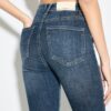 D09 Super High-Waist Skinny Jeans