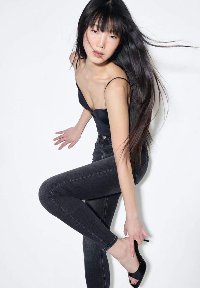 D09 Super High-Waist Skinny Jeans D09 Super High-Waist Skinny Jeans