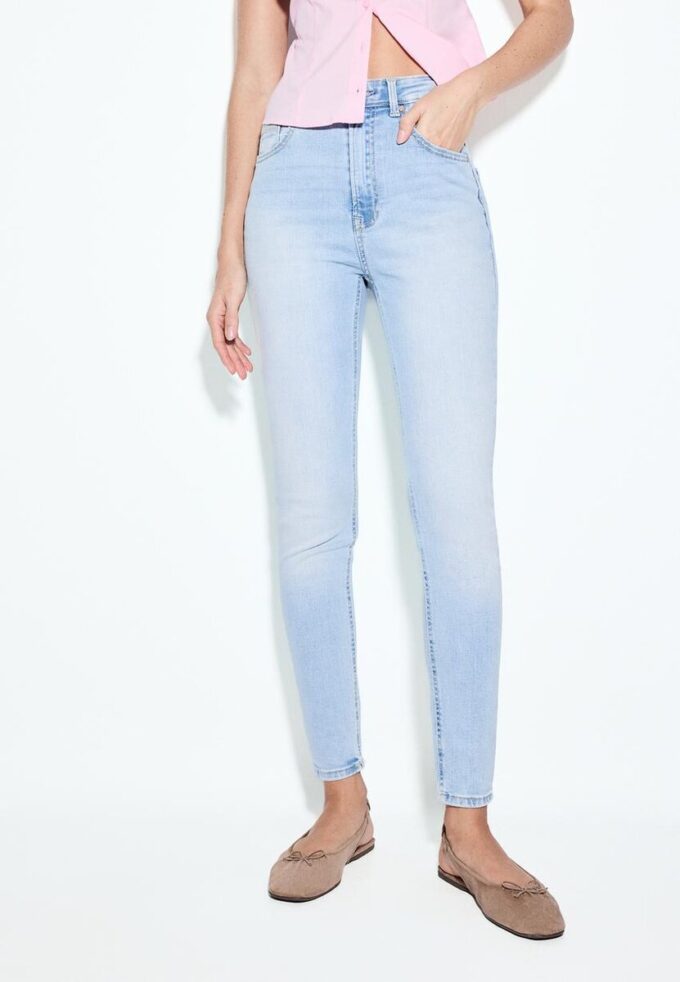 D09 Super High-Waist Skinny Jeans