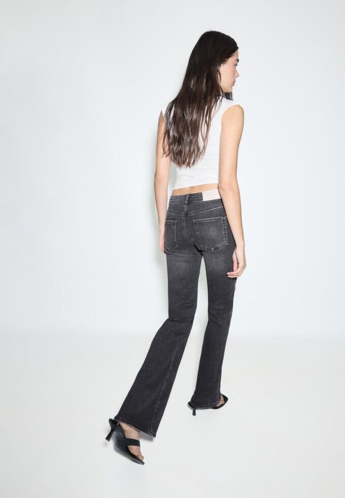 D67 Slim Bootcut Jeans D67 Slim Bootcut Jeans