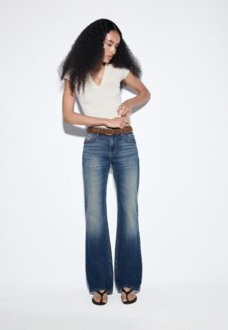 D68 Boot-Cut Jeans with Belt