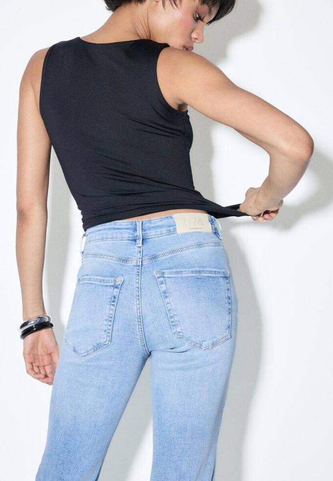 D74 Flared Jeans with Slit D74 Flared Jeans with Slit