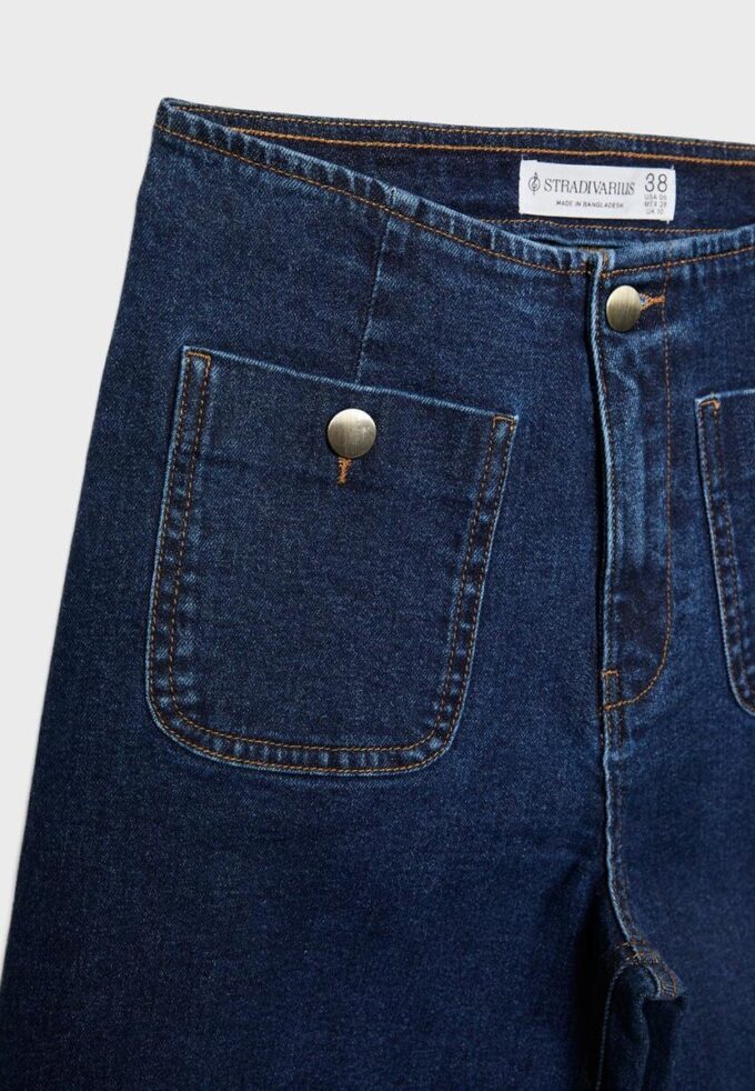 D77 Minimalist Jeans with Pockets