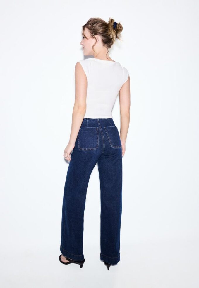 D77 Minimalist Jeans with Pockets