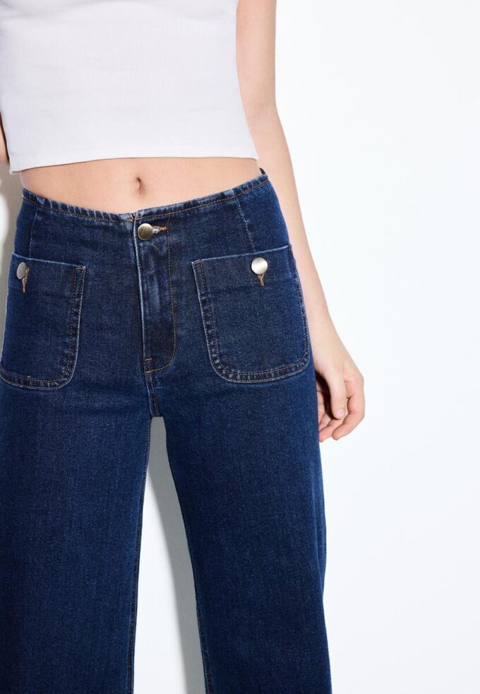 D77 Minimalist Jeans with Pockets